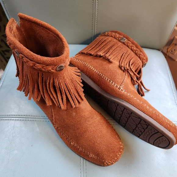 Minnetonka Shoes - MINNETONKA Chestnut Suede Indian Ankle Bootie Zip Back Fringe Moccasins 8 EUC